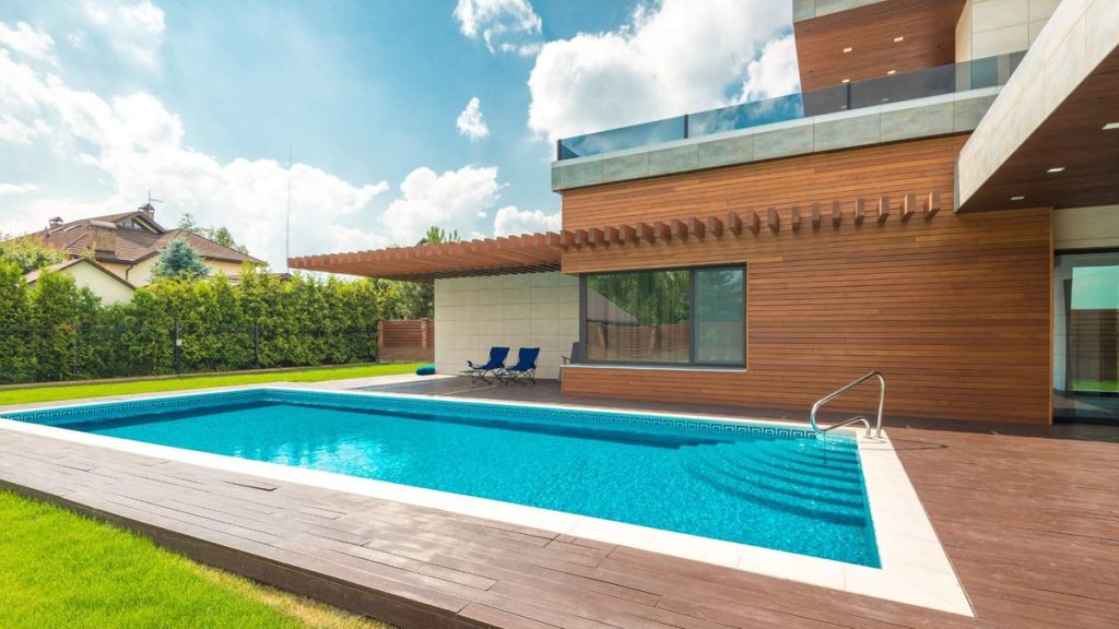 Keeping Your Pool Sparkling Year-Round hero