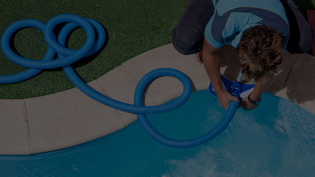 ProfessionalPoolCleaningDIY-hero