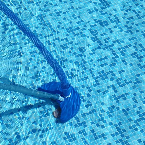 tips for choosing the right professional pool cleaners image5